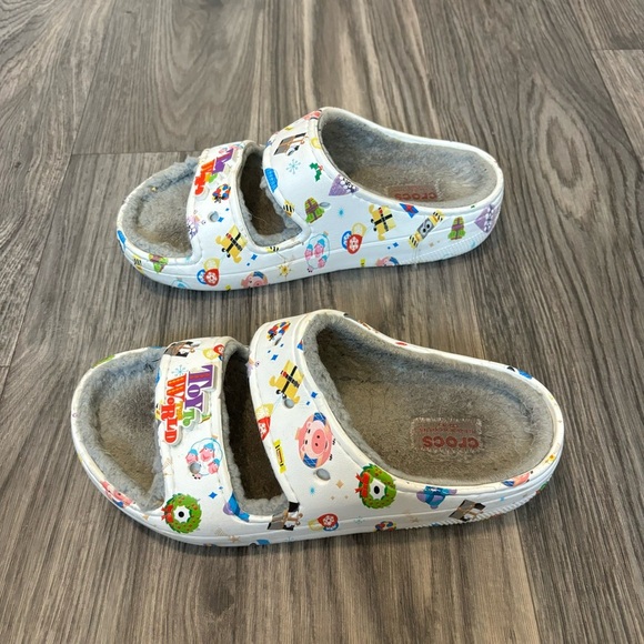 Disney Pixar "Toy To The World" Crocs - Picture 6 of 7